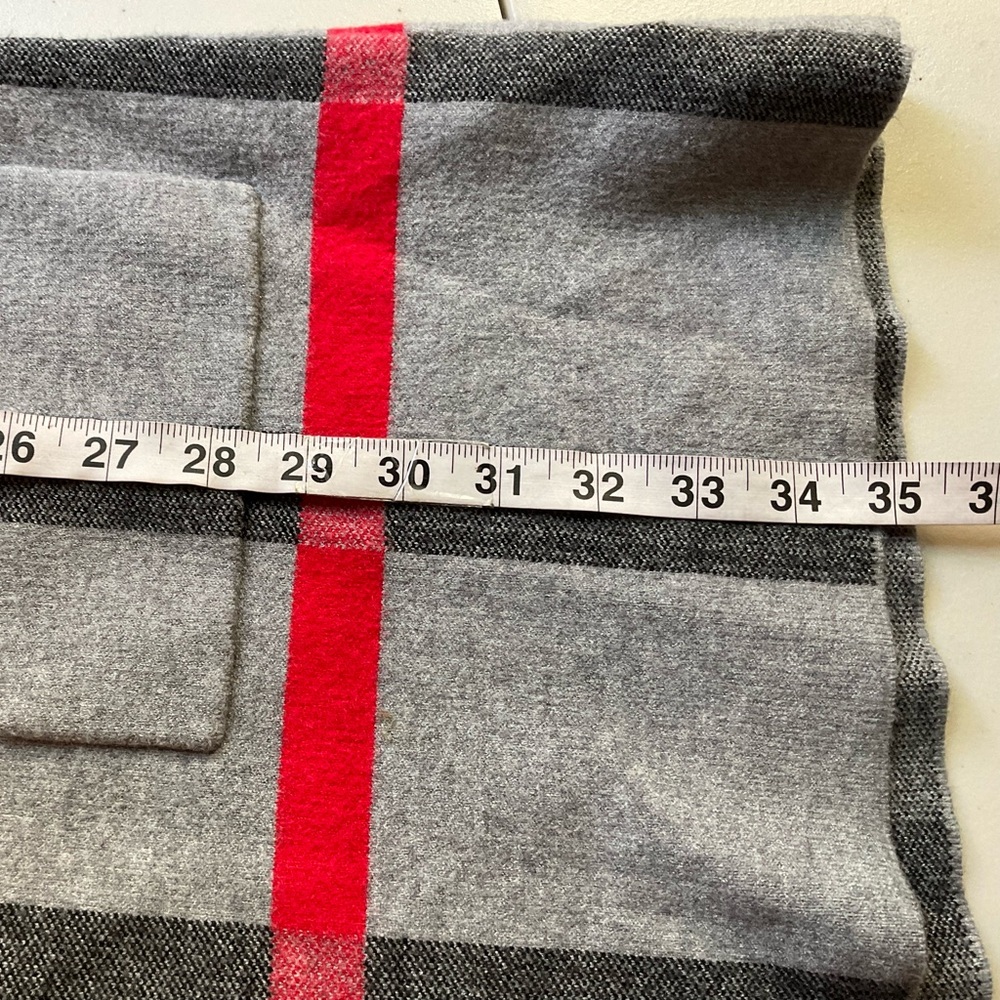 Tahari Plaid Cardigan Gray Red Open Front Sweater Medium Chic - Picture 9 of 10